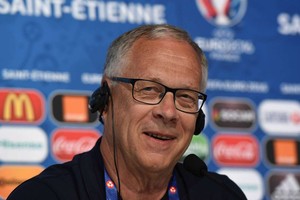 مدرب أيسلندا يطالب لاعبيه بالانضباط قبل مواجهة فرنسا