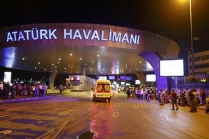 لاعبو المنتخب الألماني يدينون الهجمات الإرهابية بتركيا