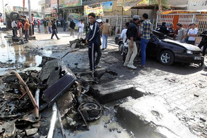 مقتل 5 عراقيين وإصابة 15 في انفجارين ببغداد