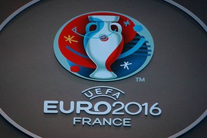 'يويفا' يمنع 'دقيقة الصمت' على ضحايا تركيا في الدور ربع النهائي... والسبب؟