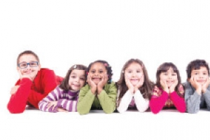 نرعى نمو وتطور الطفل في بيئة صحية