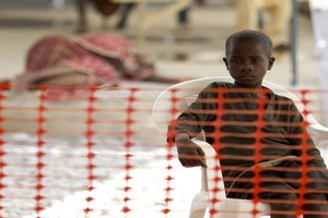 الرواتب المتدنية تدفع المدرسين إلى بيع العلامات في غينيا