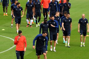 فرنسا تخشى مفاجآت أيسلندا في يورو 2016