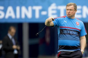 فربا يترك المنتخب التشيكي للاشراف على انجي الروسي