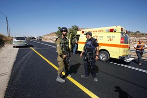 إسرائيل تغلق منطقة الخليل بعد هجمات فلسطينية