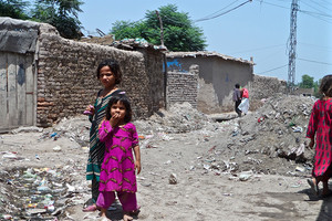 باكستان ترفض دعوات لتأجيل طرد لاجئي الحرب السوفياتية الأفغان