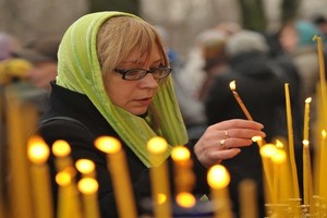 العلماء يحددون ميل النساء إلى الانتحار