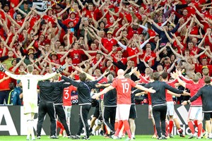 تغريدة كاميرون للتهنئة توقظ غضب مواطني ويلز من انفصال بريطانيا عن الاتحاد الأوروبي