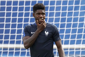 اومتيتي يشارك لأول مرة في التشكيلة الأساسية لفرنسا ضد أيسلندا