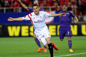 البولندي كريتشوفياك من اشبيلية إلى سان جرمان لخمس سنوات