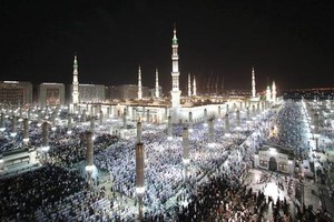 نصف مليون مصل يشهدون ليلة 27 في المسجد النبوي   