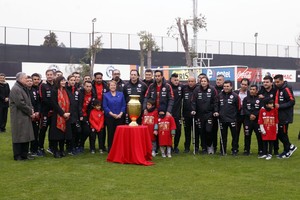 رئيسة تشيلي تكرم منتخب كرة القدم بعد حصوله على لقب كوبا أميركا