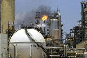 تراجع العائدات النفطية لفنزويلا أكثر من 40 بالمئة في 2015