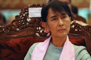 زعيمة ميانمار تجتمع مع زعماء الجماعات المتمردة لمحاولة توسيع نطاق محادثات السلام