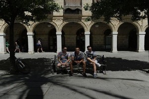 غابا عن العمل 15 عاماً ولم يلاحظهما أحد