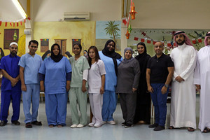 موظفوا 'الخليجي التجاري' يشاركون مقيمي دور الرعاية وجبة الإفطار