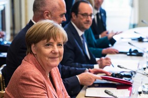 ميركل تشارك في 'حوار بطرسبرج للمناخ' ببرلين