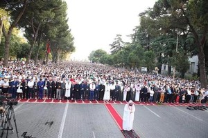 أول ظهور علني للرئيس الجزائري منذ عام