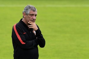 سانتوس يرفض رؤية البرتغال مرشحة للفوز على ويلز