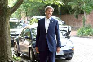 كيري يرحب بإعلان الجيش السوري التهدئة في البلاد لكنه يعتبره غير كافٍ