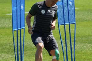 هوفيديس وشفاينشتايغر يتدربان مع المنتخب الألماني استعدادا لمواجهة فرنسا في يورو 2016