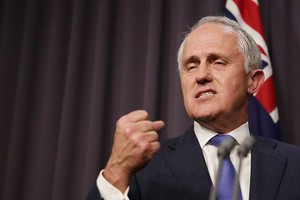 رئيس وزراء استراليا يقترب من تشكيل الحكومة مع استمرار فرز الأصوات