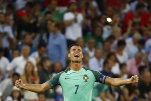 رونالدو يعادل رقم بلاتيني