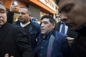 مارادونا يعلن الحرب على الفيفا واتحاد الكرة الأرجنتيني