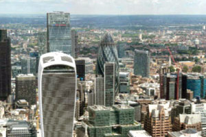 أولى الانعكاسات العملية لقرار الخروج من الاتحاد الأوروبي على اقتصاد بريطانيا