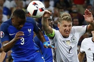 الإعلام الألماني يحمل نوير وشفايني مسئولية الخروج