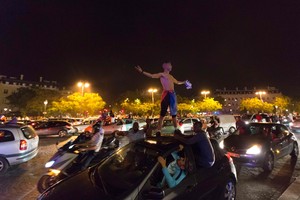 احتفالات في باريس بعد صعود فرنسا لنهائي بطولة أوروبا لكرة القدم