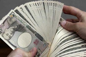 اليابان تعتزم زيادة الانفاق لدعم اجراءات مكافحة الأرهاب عقب الهجمات في بنجلاديش