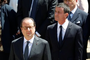 هولاند يؤكد في قمة الأطلسي: روسيا 'ليست خصماً ولا تهديداً'