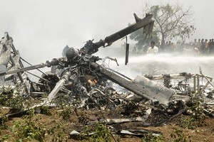 مقتل وإصابة ستة في سقوط مروحية عسكرية بإندونيسيا