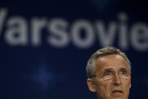 حلف الأطلسي يطالب روسيا بالتوقف عن دعم المتمردين في شرق أوكرانيا