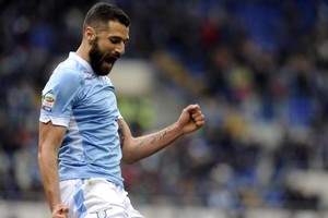 لاعب لاتسيو كاندريفا يطلب الرحيل إلى نابولي