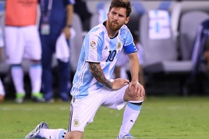 أسباب تبعد ميسي عن حصد الكرة الذهبية هذا العام