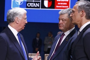 قادة الناتو يوافقون على توفير عمليات استطلاع ودعم لتحالف مكافحة داعش