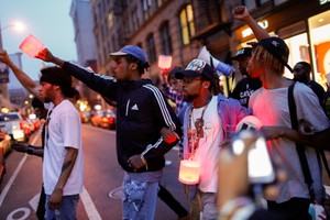 امتداد الاحتجاجات على عنف الشرطة لمدن أميركية أخرى