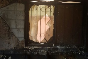 بالصور... حريق يلتهم منزل عائلة بحرينية بقرية بني جمرة ولا إصابات