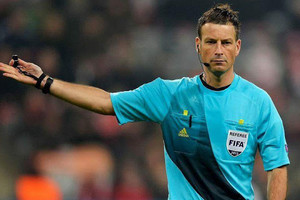 حكم نهائي 'يورو 2016' يشيد بسلوك اللاعبين خلال البطولة