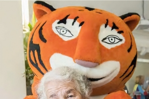 جوديث كير تفوز بجائزة «بوك ترست» لإنجاز العمر