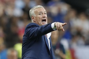 ديشان سيواصل المهمة مع منتخب فرنسا في تصفيات كأس العالم