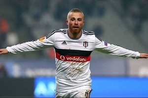 التركي توري من بشيكتاش إلى وست هام