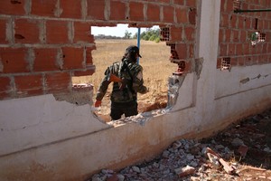 سورية: معارك عنيفة في منطقة السبع بحرات في منبج ومقتل قائد داعشي