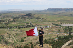 طلاب بحرينيون من جامعة البحرين الطبية يقومون برحلة إفريقية لاكتساب الخبرة