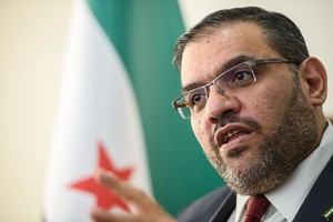 رئيس 'الائتلاف السوري' يحذر من أزمة إنسانية في حلب