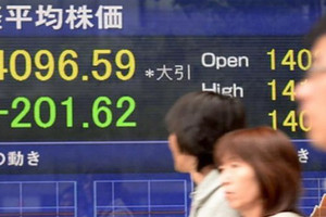 مؤشر نيكي الياباني يرتفع بفعل آمال بحوافز حكومية وتراجع الين