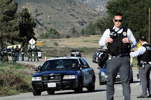 مئات المتظاهرين يحتجون على تبرئة ساحة شرطة لوس أنجليس من قتل رجل أسود