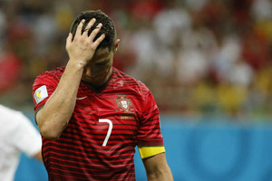 8 أسباب تبعد رونالدو عن الكرة الذهبية!